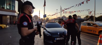 Taksim'de Asayis Uygulamasi Yapildi