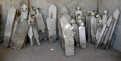 Tarihi Mezar Taslari Kusadasi Geçmisine Isik Tutacak