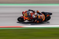 Brad Binder Islak Zeminde Kuru Lastiklerle Yaris Kazandi