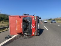 Esya Yüklü Kamyon TEM'de Devrildi