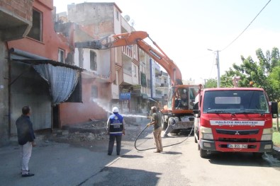Haliliye'de Riskli Ve Metruk Yapilarin Yikimi Gerçeklestiriliyor