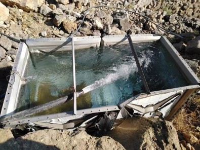 Hayvanlarla Ayni Yerden Su Içen Aile Yardim Bekliyor