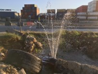 ISKI'nin Su Borusu Patladi, Sürücüler Zor Anlar Yasadi