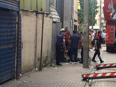 Küçükçekmece'de 5 Katli Binada Yangin Panigi