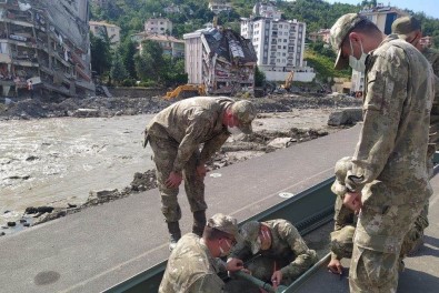 MSB Açiklamasi 'Sinop'ta Selden Yikilan Köprülerin Yerine Yatay Kaydirmali Zirhli Araç Asirma Köprüsü Kuruldu'