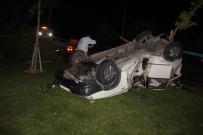 Otomobil Agaci Koparip Takla Atti Açiklamasi 1 Ölü, 2 Yarali