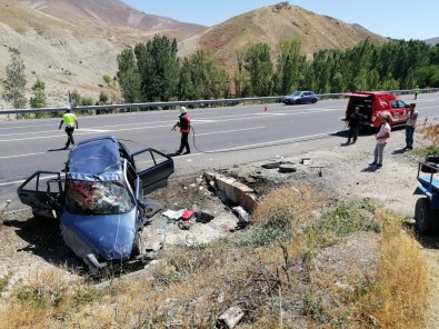 Otomobil Menfez Köprüsüne Çarpti Açiklamasi 4 Yarali