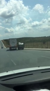 (Özel) Trafikte Tartistigi Araca Çarpip Kaçti O Anlar Cep Telefonu Kamerasina Yansidi