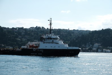 Rus Donanmasina Ait Römorkör Istanbul Bogazi'ndan Geçti