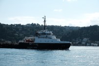 Rus Donanmasina Ait Römorkör Istanbul Bogazi'ndan Geçti