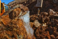 Sinir Duvari Çalismalarinda Binlerce Yillik Yer Alti Buzuluna Rastlandi