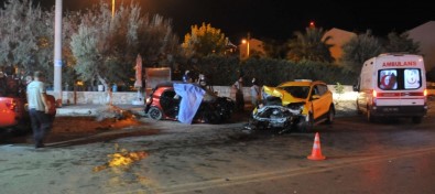 Izmir'de Taksi Ile Otomobil Çarpisti Açiklamasi 1 Ölü, 1 Yarali