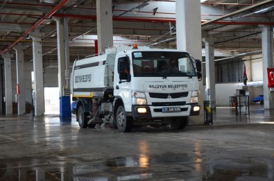 Bozüyük'te Kapali Pazar Temizlendi