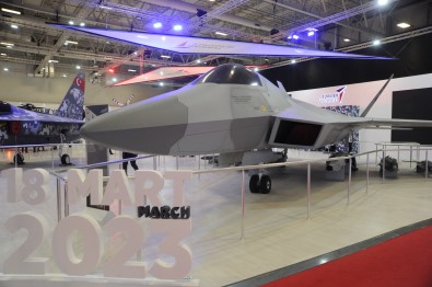 'Milli Muharip Uçak' 15. Savunma Sanayii Fuari'nda Görücüye Çikti