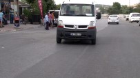 (ÖZEL) Arnavutköy'de Bisiklet Süren Çocuga Minibüs Çarpti