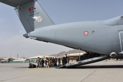 TSK 'uçan kale'yi gönderdi! Afganistan'daki Türk vatandaşları için harekete geçildi
