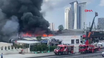 İstanbul'da restoran alev alev yandı!