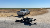 Kamyonet Ile Motosiklet Çarpisti Açiklamasi 1 Ölü, 2 Yarali