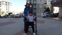 Toplanan Yardimlari Yürüteciyle Kamyonete Tasiyan Engelli Muhammet Açiklamasi 'Yardimci Oldugum Için Çok Mutluyum'