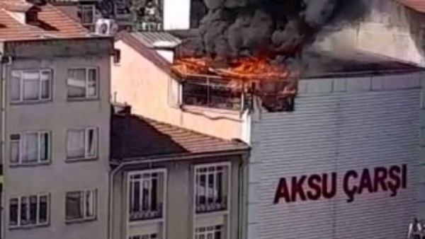İzmit Aksu Çarşı Yangını Kontrol Altına Alındı mı? İzmit Aksu Çarşıda Yangın mı Çıktı? İzmit Aksu Çarşı Yangını Söndürüldü mü? Son Dakika İzmit Aksu Yangını