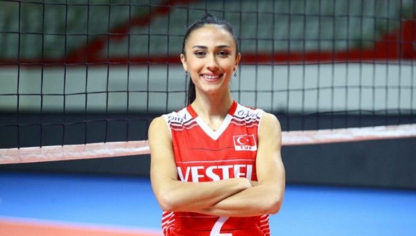 Simge Aköz Kimdir? Simge Aköz Kaç Yaşında? Simge Aköz Nereli? Evli mi? Boyu Kaç?