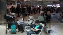 Trabzon Havalimani Pisti Uçuslara Kapatildi, Yogunluk Olustu