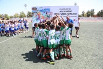 Klazomenai Çocuk Futbol Turnuvasi'nin Sampiyonu Salihlispor
