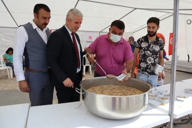 Sehit Aileleri Dernegi'nden Vatandaslara Asure Ikram Etti