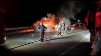 Tokat'ta Bariyerlere Çarpan Otomobil Alev Aldi Açiklamasi 3 Yarali