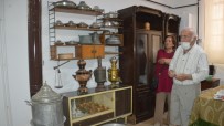 Emekli Profesör Evini Aile Müzesine Dönüstürdü