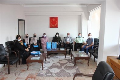 Ilahiyat Fakültesi Son Sinif Stajyer Ögrencileri Katilim Belgelerini Aldilar