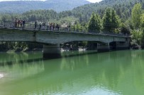 Mersin'in Dogal Güzelliklerinden Karageçit'te Keyifli Bir Gün Geçirdiler