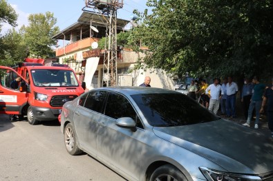 Otomobildeki Hareketsiz Sürücü Mahalleliyi Telaslandirdi