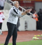 Riza Çalimbay Ve Yardimcisi Sari Kart Gördü