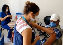 Saglik Ekipleri, Köy Köy Gezerek Vatandaslari Covid-19'A Karsi Asiliyor