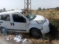 Sanliurfa'da Hafif Ticari Araç Devrildi Açiklamasi 2 Yarali
