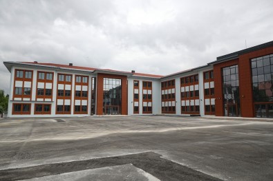 Zeytinburnu'nun 'Yeni Okullari' Egitime Hazirlaniyor