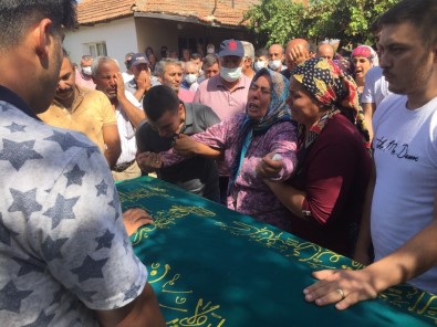 Manisa'daki Trafik Kazasinda Ölen 4 Kisi Topraga Verildi