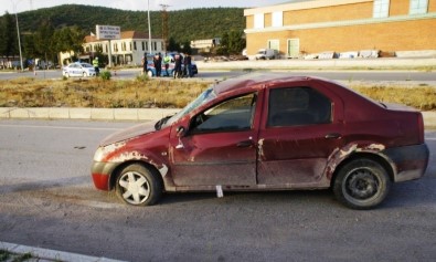 Tavsanli'da Otomobil Takla Atti Açiklamasi 2 Yarali