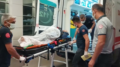 Adiyaman'da Otomobil Ile Hafif Ticari Araç Çarpisti Açiklamasi 3 Yarali