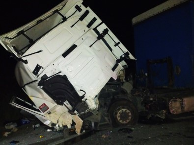 Alkollü Sürücü Tira Arkadan Çarpti Açiklamasi 1 Yarali