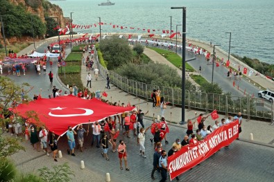 Antalya'da 'HES' Kodlu Fener Alayi