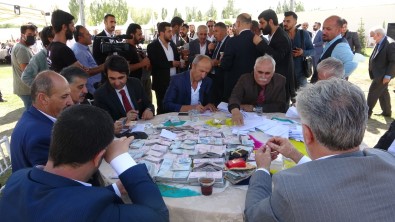 Asiret Dügününde Damada 3,4 Milyon TL, Geline Ise Kilolarca Altin Takildi