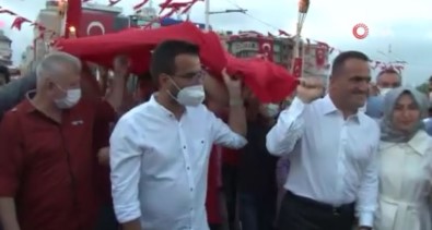 Beyoglu'nda 30 Agustos Zafer Bayrami Resul Dindar Konseriyle Kutlandi