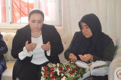 Ilçe Protokolü Sehit Ailesiyle Bir Araya Geldi