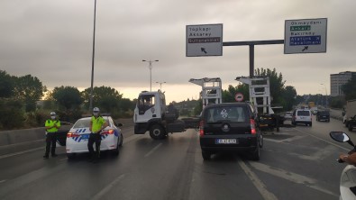 Istanbul'da 30 Agustos Zafer Bayrami Nedeniyle Vatan Caddesi Trafige Kapatildi