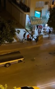 Taciz Süphelisini Yere Yatirip Tekme Tokat Dövdüler