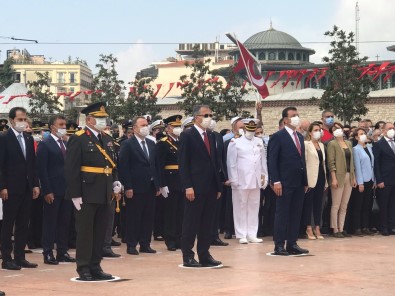 Taksim Meydani'nda 30 Agustos Zafer Bayrami Töreni Düzenlendi