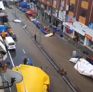 Tekirdag'da Siddetli Yagmurda Pazar Alani Sular Altinda Kaldi