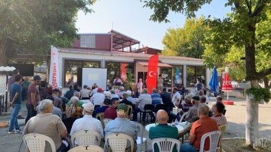 Umurbey'de Meyve Sinegi Tuzaklari Dagitildi